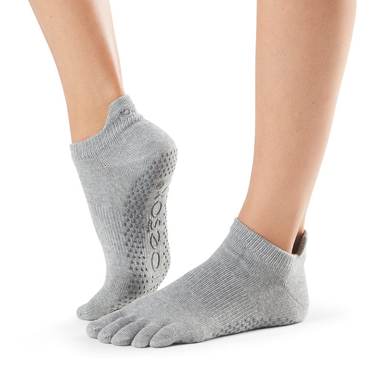 toesox Low Rise Full Toe Grip Socks for Women - Non Slip Ankle Five Toe Barefoot Socks For Barre Yoga Pilates and Ballet - Heather Grey, Medium